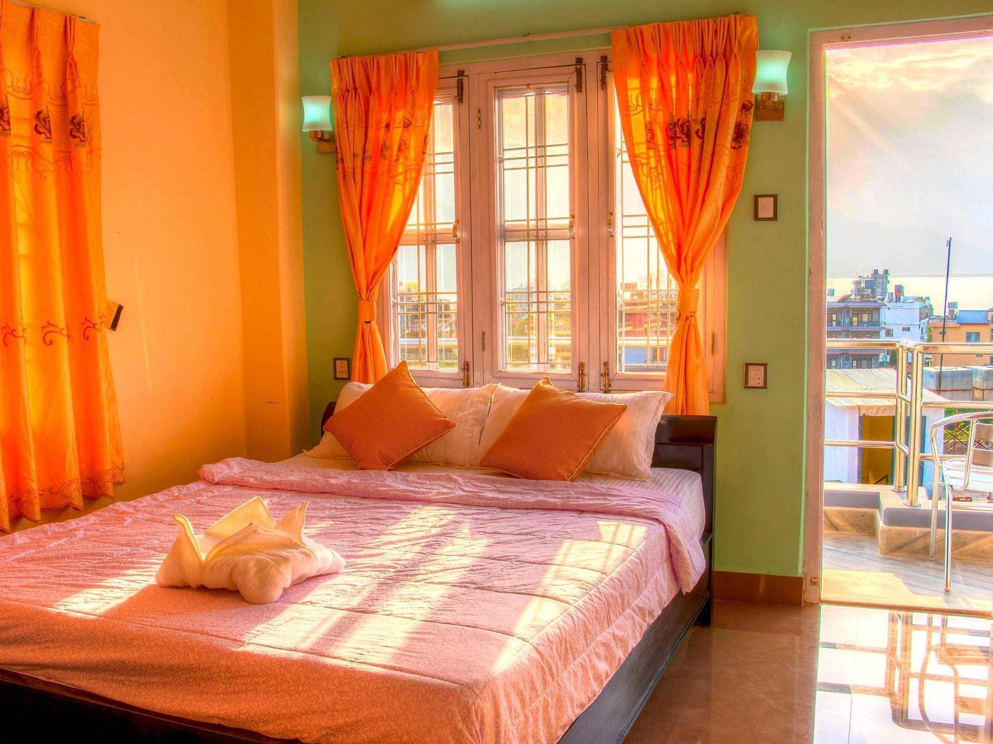 Hotel Atrium Pokhara Dış mekan fotoğraf